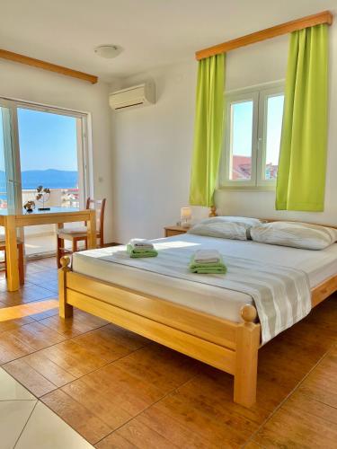 Studio with Balcony and Sea View image 3