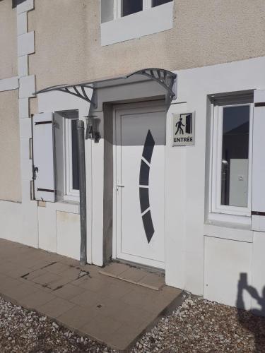 Bejárat, 05 - Très joli 3 pièces neuf 2 chambres vue jardin avec parking privatif gratuit (05 - Tres joli 3 pieces neuf 2 chambres, 3 lits, logement tout equipe pour 1 a 4 personnes maximum, ) in Razac Sur L'Isle