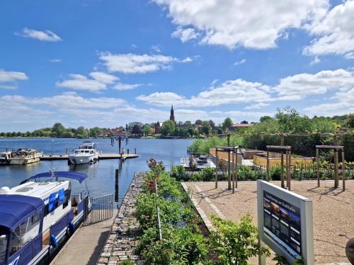 Ferienwohnung mit Klosterblick - Malchow SEE 11333