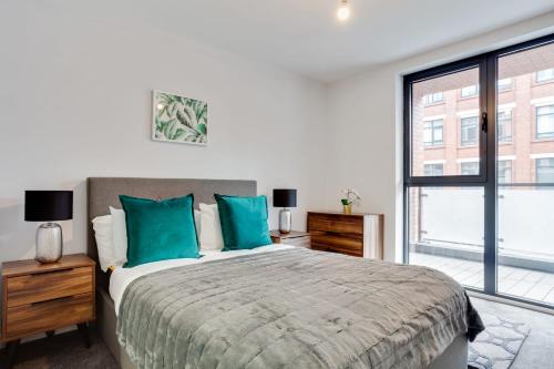 Fabulous 2 bedroom Flat in Central Birmingham - image 2
