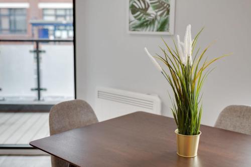 Fabulous 2 bedroom Flat in Central Birmingham - image 11