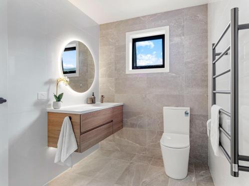 Bathroom, Luxury 5 Bedroom Home - Sentinel Chalet - Snowy Mountains - Jindabyne in Jindabyne