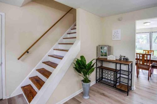 ~Cozy Home~ Steps to RIT by UofR/Airport/DWTN w/AC in Rochester, USA