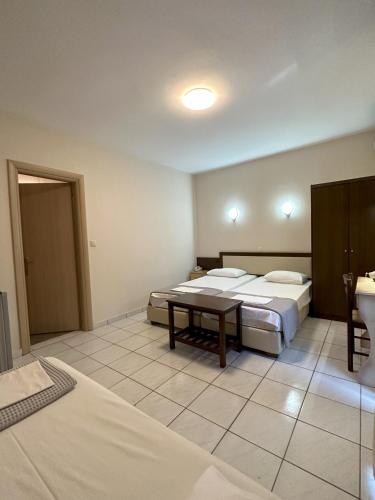 3 twin beds