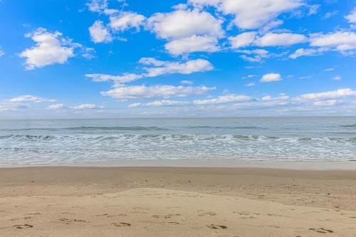 Oceanfront 2 Bedroom Suite with Incredible Views! Carolinian 630 - image 3