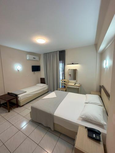 3 twin beds