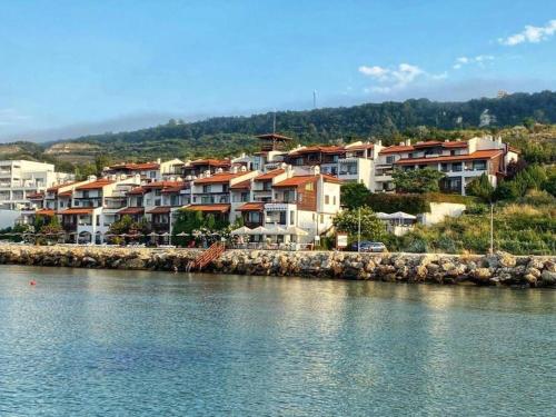Whait Coast Apartments 8 m from the sea 105m2 the first line in Kavarna