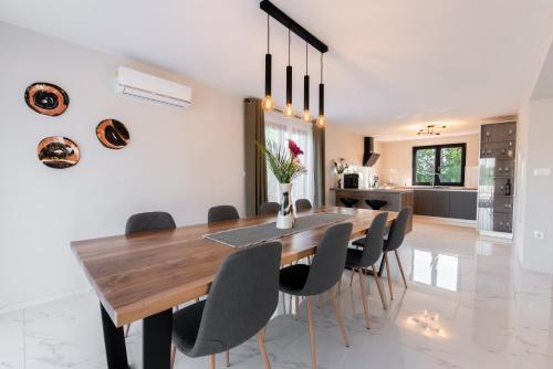 مطبخ, Villa Zara in Santalezi