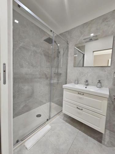 Deluxe Room image 8