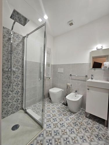 Standard Double Room image 6