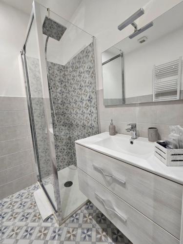 Double Room image 6