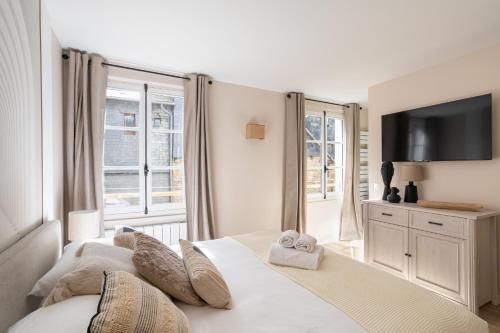 Three-Bedroom Apartment image 2