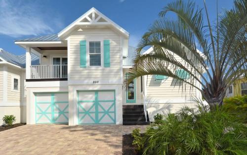 Four-Bedroom Holiday Home room in Seahorse Beach House managed by Beach Retreats