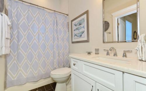 Four-Bedroom Holiday Home image 10