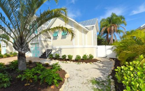 Four-Bedroom Holiday Home image 1