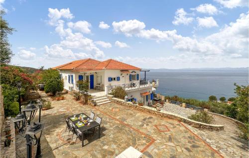Stunning Home In Mantineia Messinia With 3 Bedrooms And Wifi - Location saisonnière - Kitriaí