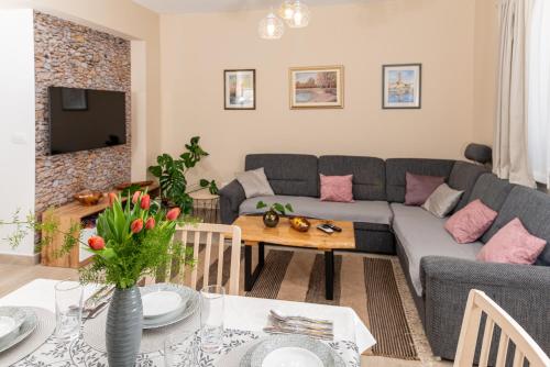 Calypso - newly equiped, with separate entrance and parking, Supetar (San Pietro di Brazza) (foto 8)