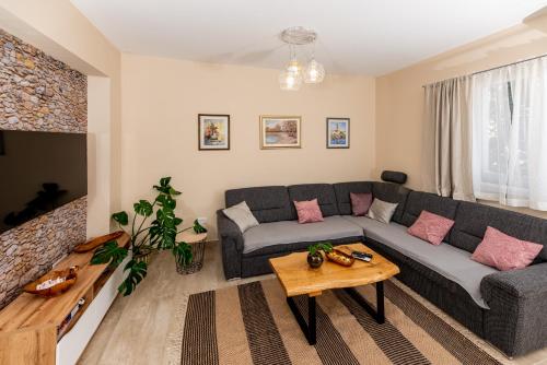 Calypso - newly equiped, with separate entrance and parking, Supetar (San Pietro di Brazza) (foto 7)