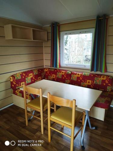 Mobil home au bord du lac in Fraisse-sur-Agout