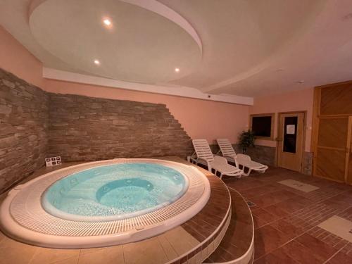 Hot tub, Garda Wellness Apartmanhaz in Hévíz