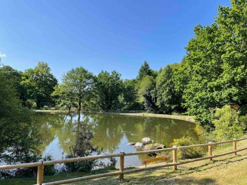 Domaine de 6 hectares avec 2 étangs que pour vous - Location saisonnière - Nontron