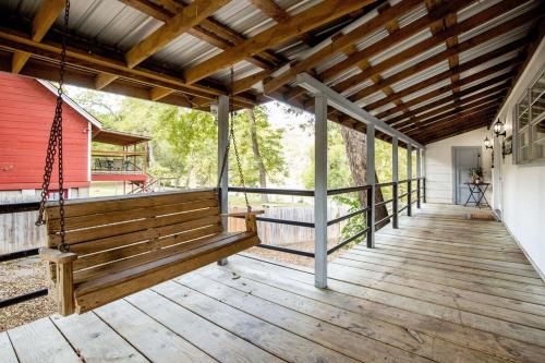 Riverfront Farm House - Guadalupe River - Newly Renovated - River Amenity Included - image 13