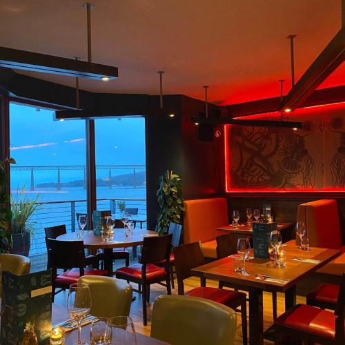Restaurant, Orocco Pier in Queensferry