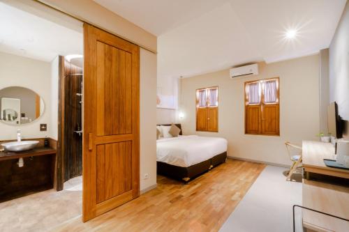 Tanaga CoLiving near Queen's Tandoor Indian Cuisine