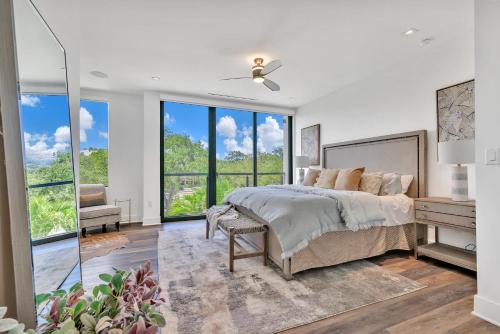 Luxury OASIS of Las Olas -2 Story home w HOT TUB in Fort Lauderdale, USA