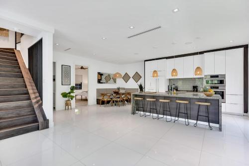 Luxury OASIS of Las Olas -2 Story home w HOT TUB in Fort Lauderdale, USA