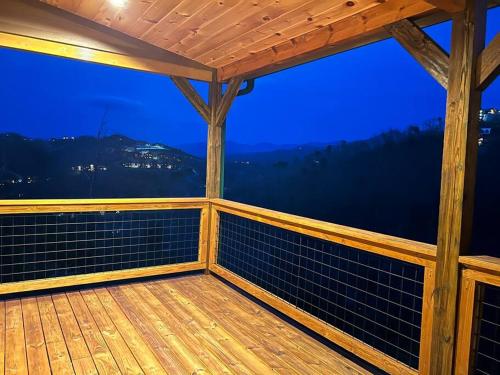 * * 4 Master Bedrooms, Views, Theater, Arcade, EVC, Gatlinburg (Foto 3)