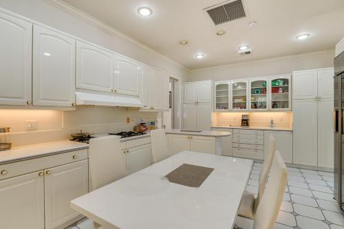 3 Mi to the Strip - Las Vegas Estate with Pool!