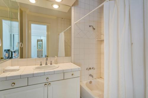 3 Mi to the Strip - Las Vegas Estate with Pool!