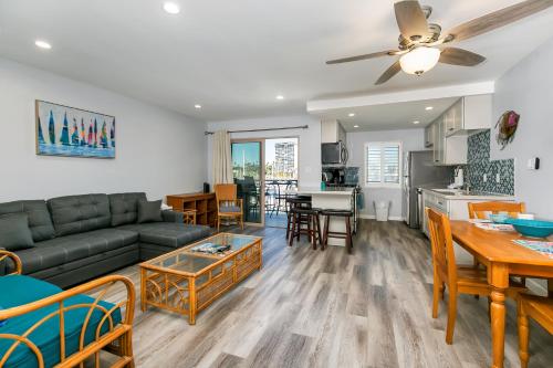 308B - Beautiful Harbor Ocean Retreat in Oceanside, USA