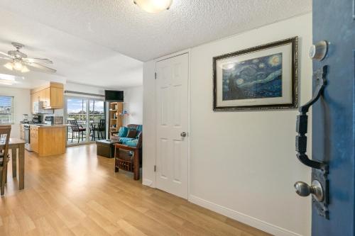 313B Steps from the Sand at Harbor Beach - Free Wifi in Oceanside, USA