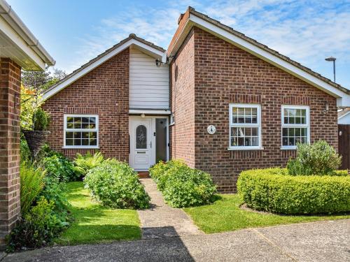 Chimney Springs, Ormesby Saint Michael