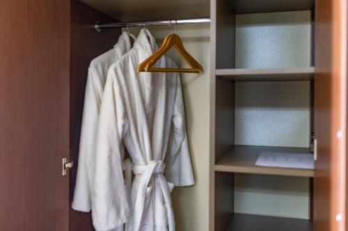 1 twin bed