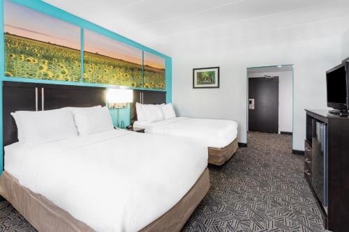 Days Inn by Wyndham Livonia - Detroit - image 2