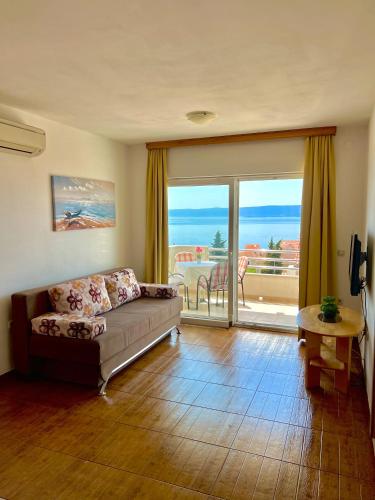 One-Bedroom Apartment with Balcony and Sea View room in Vespera Apartments