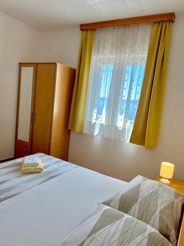 One-Bedroom Apartment with Balcony and Sea View image 5