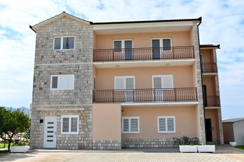 Golden Neretva apartments in 麥特高域克