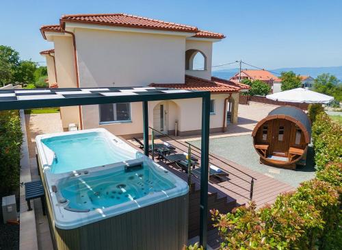 Holiday house SEA & SUN RESIDENCE – khách sạn tại Rasopasno