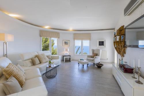 ห้องส่วนกลางสำหรับนั่งเล่น/ดูทีวี, Villa Ambolo in อัมโบโล