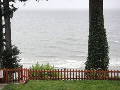 Edgewater Motel in Oyster Bay, Canada