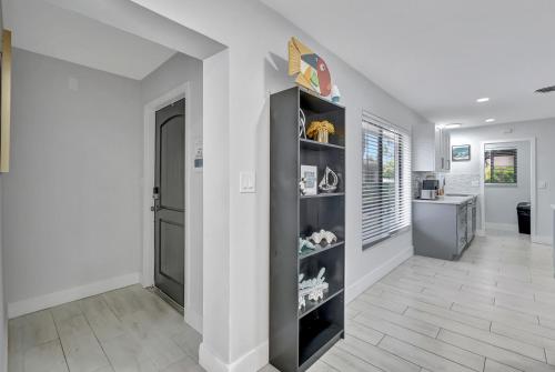 Spacious 2bd 2bath private yard, free parking, pets welcome in Delray Beach, USA