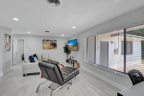 Spacious 2bd 2bath private yard, free parking, pets welcome in Delray Beach, USA