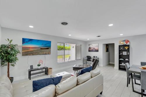 Spacious 2bd 2bath private yard, free parking, pets welcome in Delray Beach, USA