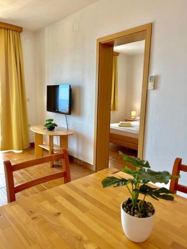 One-Bedroom Apartment with Balcony and Sea View image 7