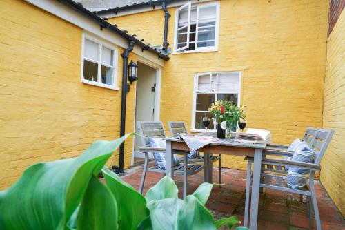Aldeburgh Cottage - image 4
