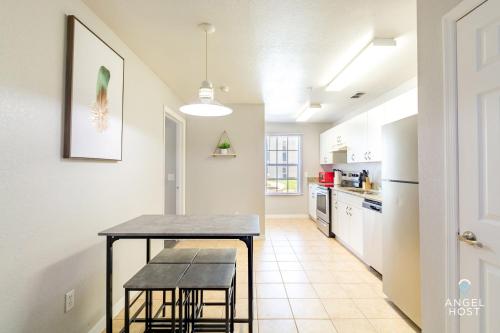 Spacious Apt 15 Min from Beach with Laptop Workspace in Elfers